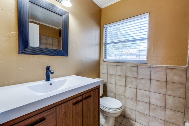 Building Photo - WILSHIRE VILLAGE 3-BEDROOM