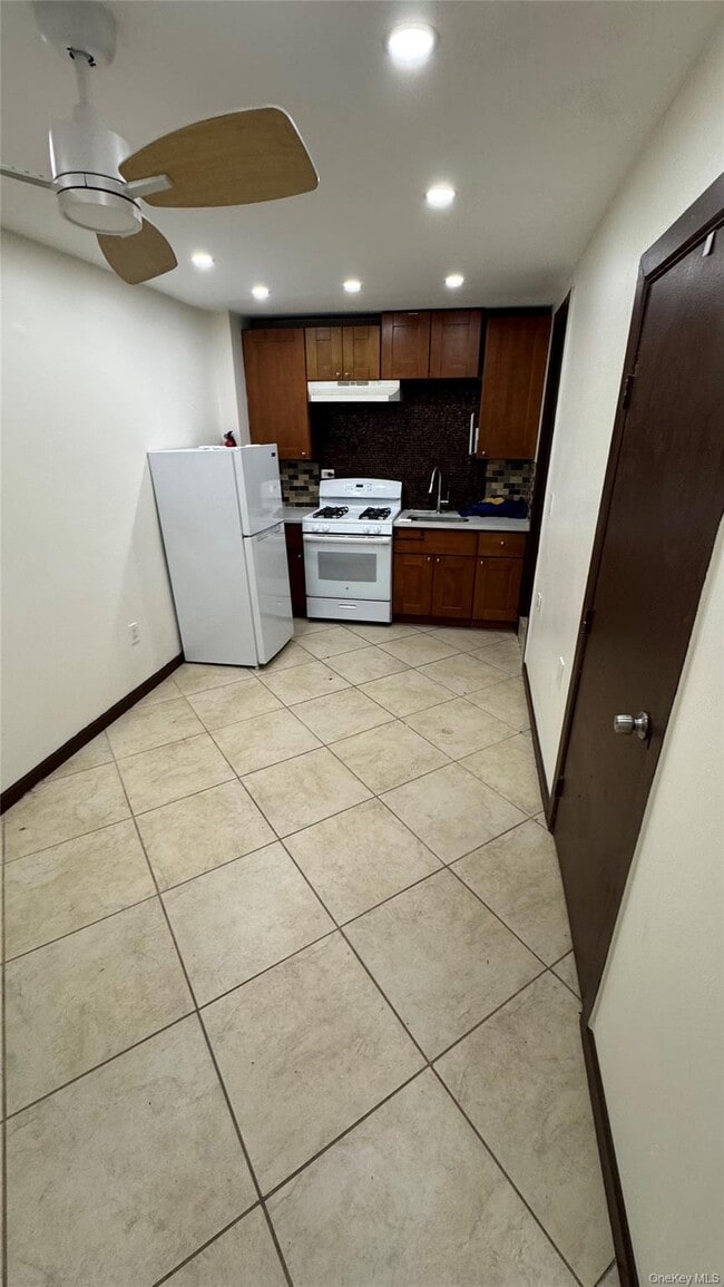 Building Photo - 686 E 98th St