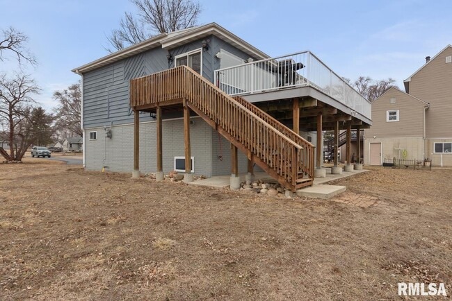 Building Photo - 15326 N River Beach Dr