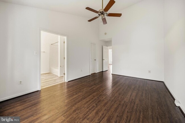 Building Photo - 25251 Dunvegan Square