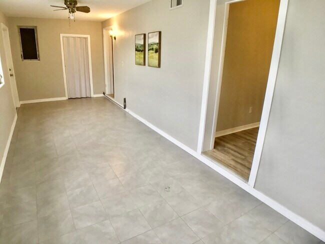 Building Photo - Charming 3/2 home in South Tampa