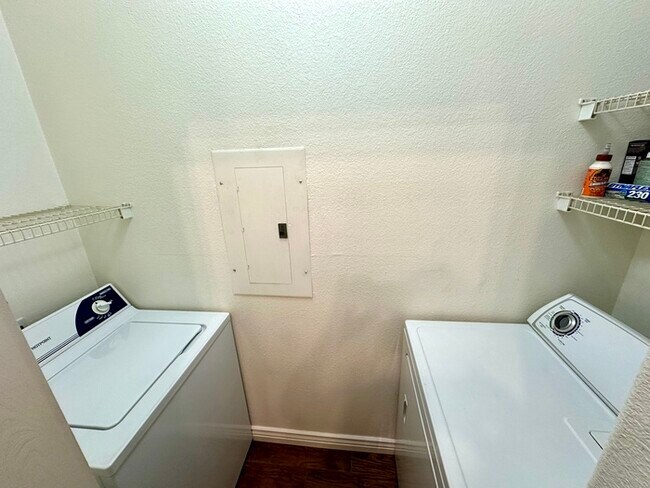 Building Photo - Fantastic Brick Commons condo in ideal loc...