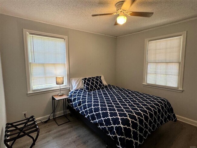 Building Photo - 2331 Woodlawn St