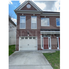 Building Photo - Emmyllie Ct- 130/132