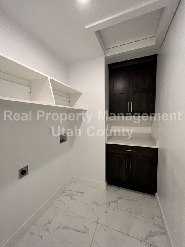 Building Photo - 10863 N Sandstone Way