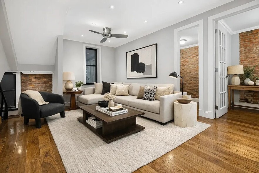 Building Photo - 248 Mott St