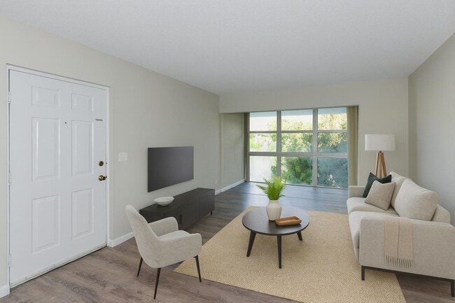 Building Photo - 1531 SE Royal Green Cir