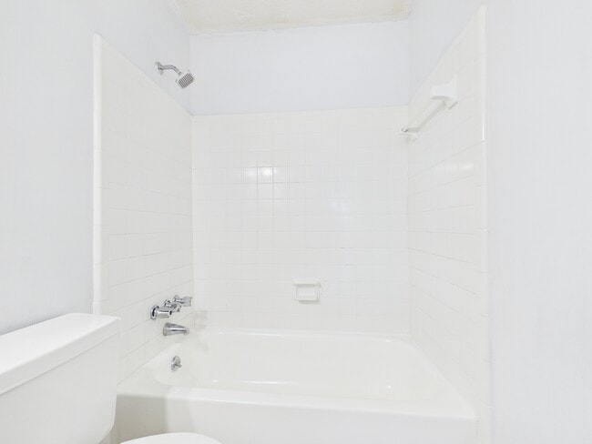 Building Photo - 8811 Hunter Ridge Dr