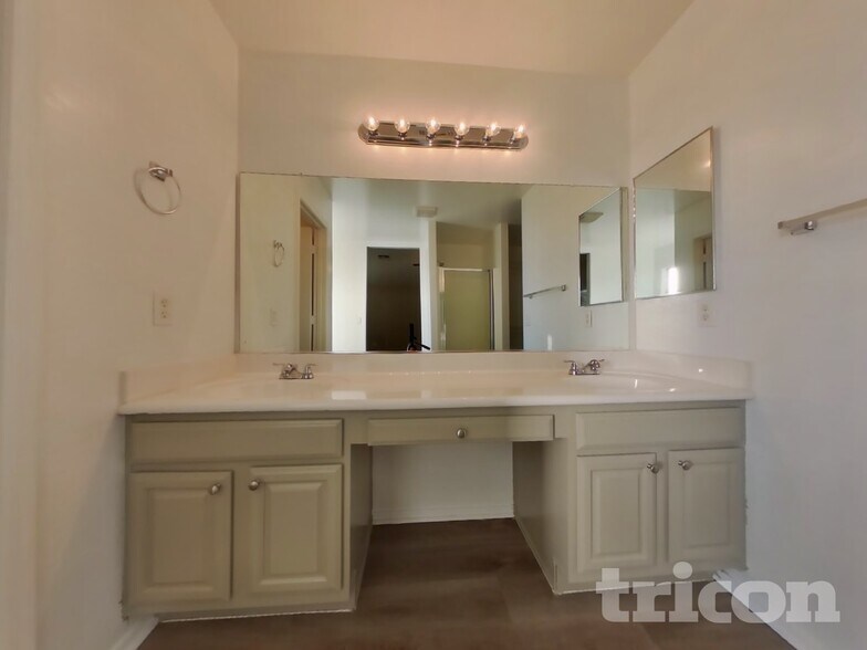 Building Photo - 12367 W Turney Ave