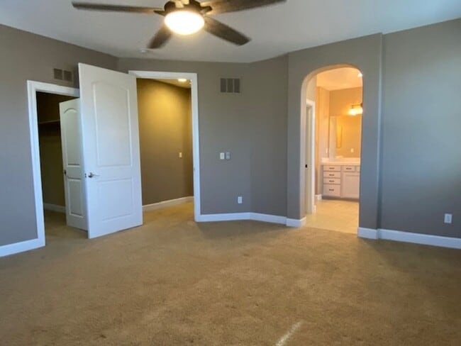 Building Photo - Available 8/1 - Lincoln Crossing 6 bedroom...