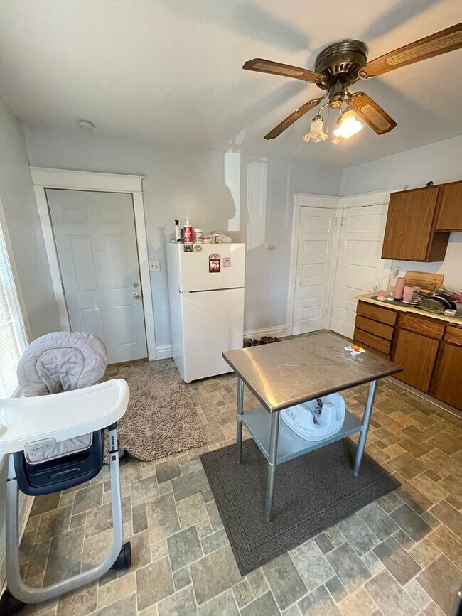 Building Photo - 510 N 23rd Ave W