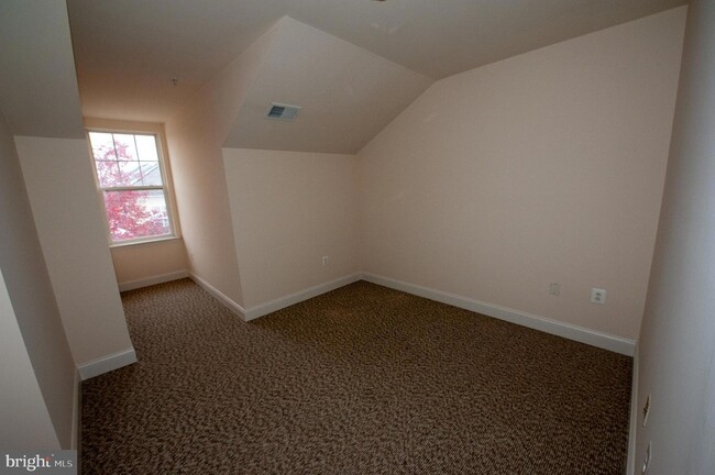 Building Photo - 13204 Rabbit Chase Rd