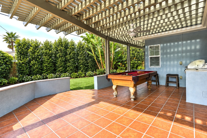 Large backyard & Covered Patio - 5907 Yarmouth Ave