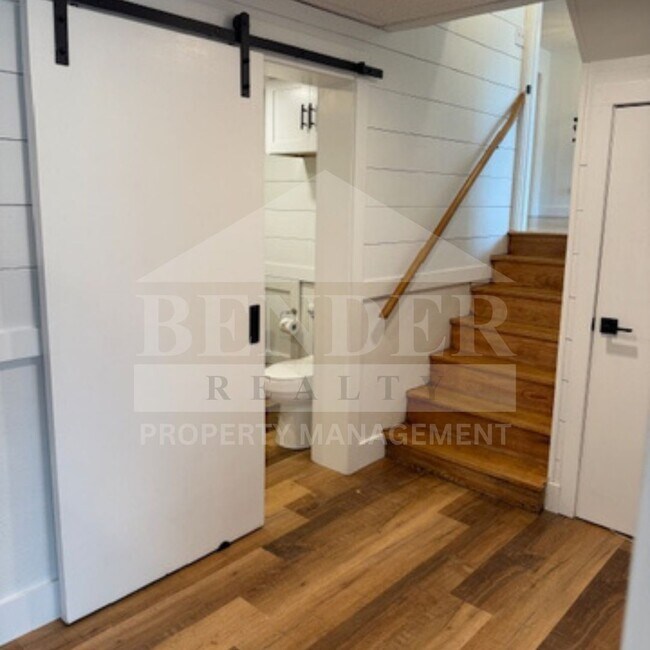 Building Photo - BEAUTIFUL REMODELED HOME