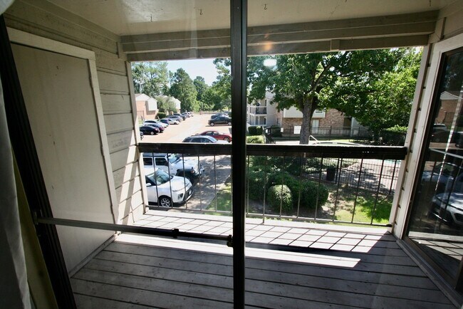 Building Photo - 17331 Red Oak Dr