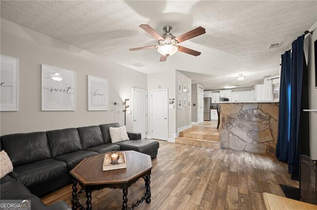 Building Photo - 4945 Cottonwood Tr