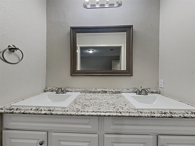 Building Photo - 25311 Mill Pond Ln