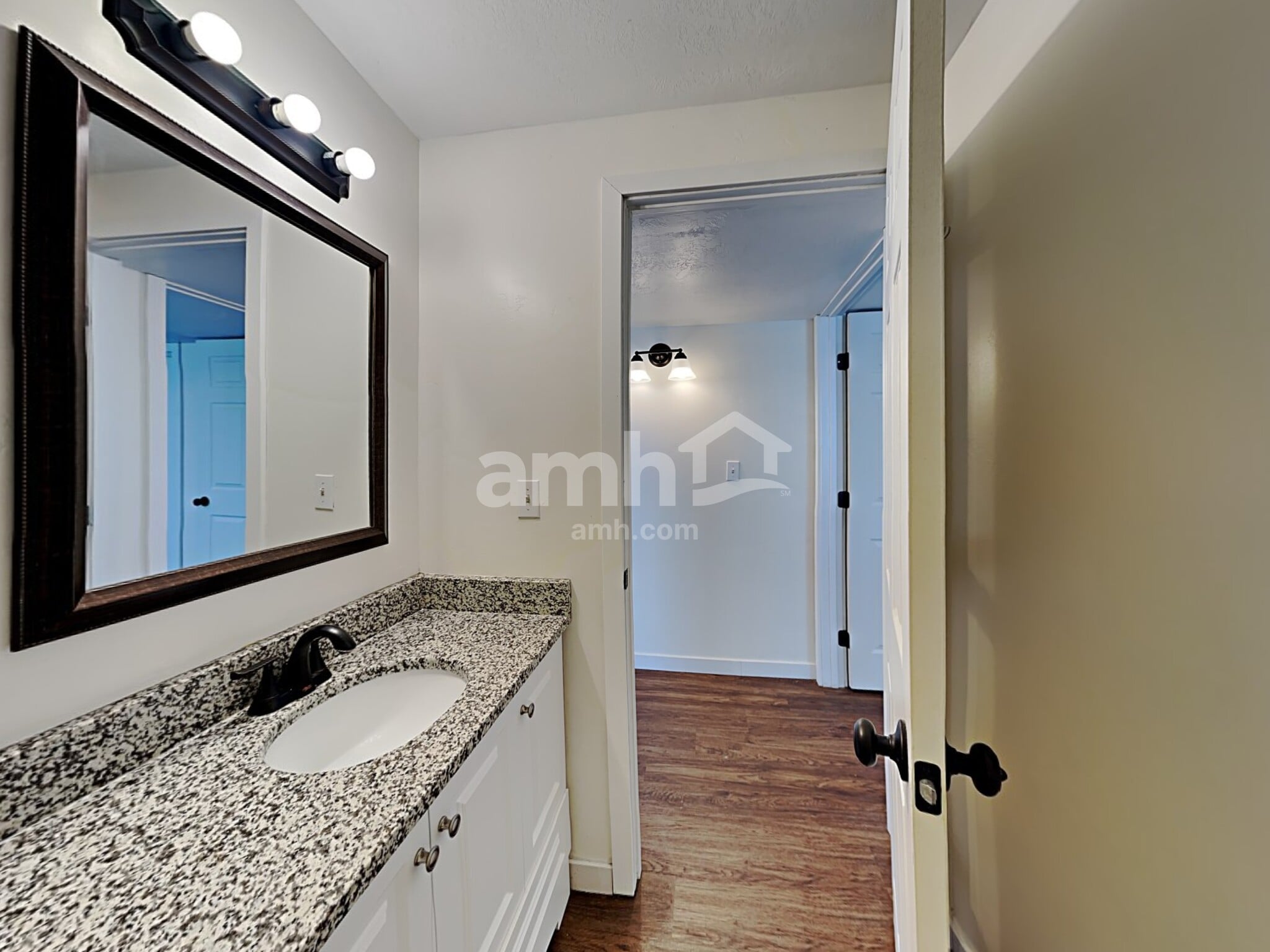 Building Photo - 317 W Willow Creek Dr