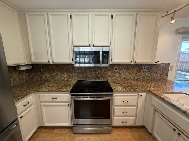 Building Photo - Modern 4 Bedroom One Story *Vacaville