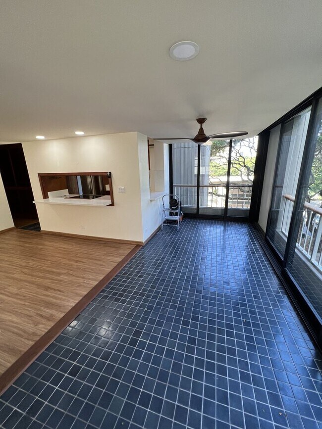 Building Photo - 1521 Punahou St