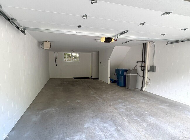 Building Photo - 949 Junction Pl