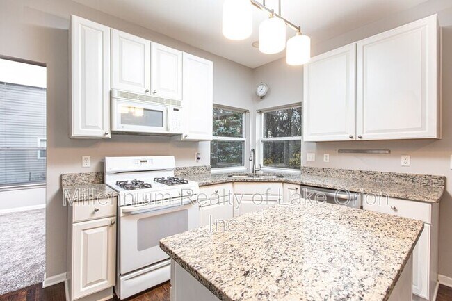 Building Photo - 403 Teelin Dr
