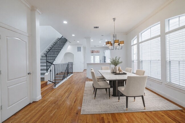 Building Photo - 702 Asbury St