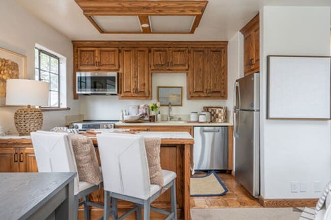 Building Photo - 1 Bed Condo in the Heart of Carmel-by-The-...