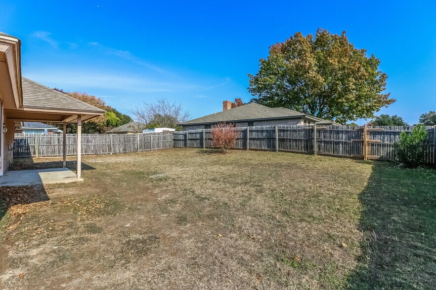 Building Photo - 7933 Clear Brook Cir