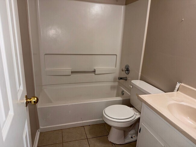 Building Photo - Charming 3-Bedroom Home in Horn Lake-Comfort & Convenience Await!