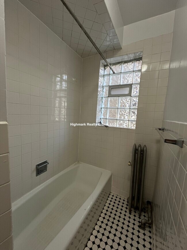 Building Photo - 910 Reba Pl