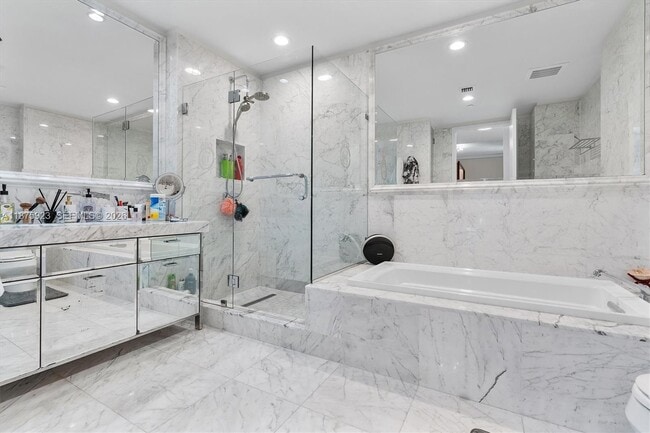 Building Photo - 17475 Collins Ave