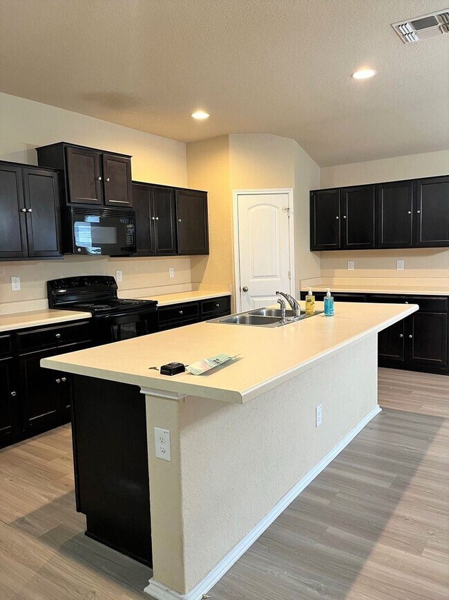 Building Photo - 4 br, 2 bath House - 3538 Robin Mdw