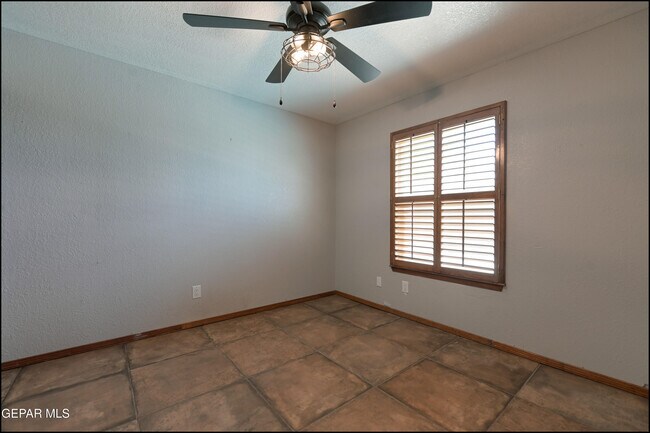 Building Photo - 6412 Via Aventura Dr