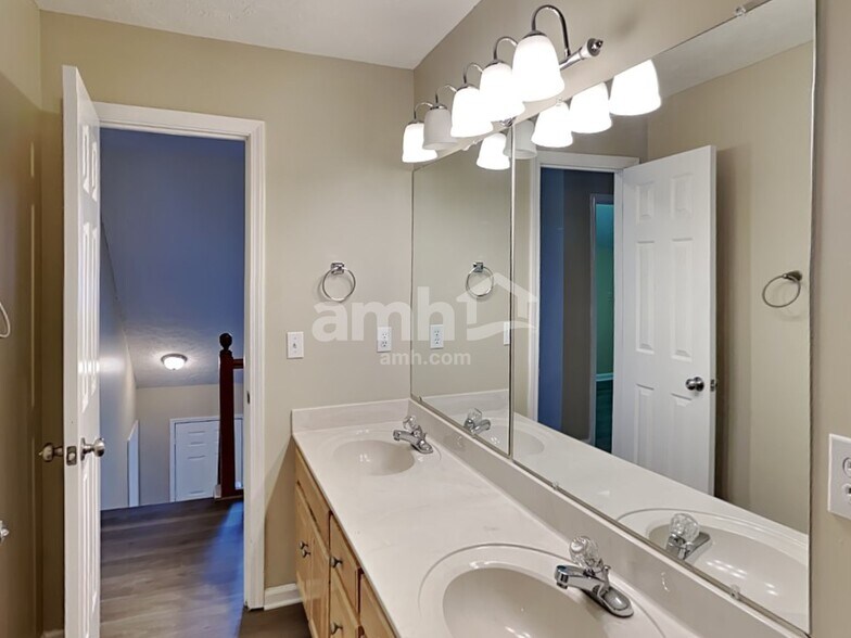 Building Photo - 114 Louise Dr