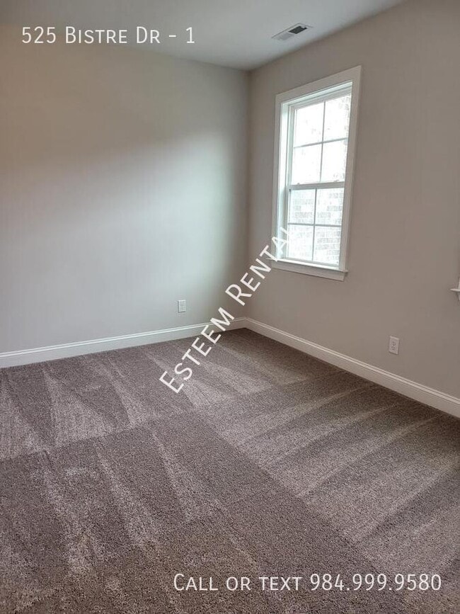 Building Photo - 525 Bistre Dr