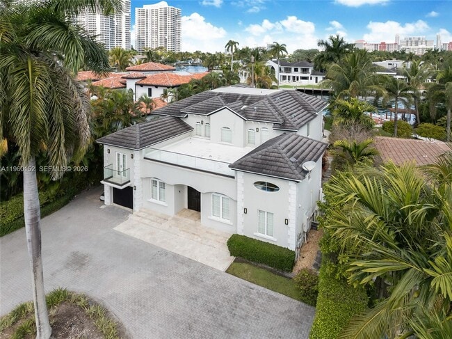 Building Photo - 520 N Pkwy