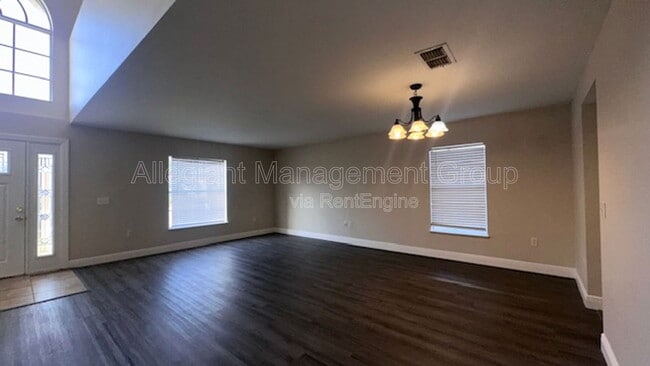 Building Photo - 104 Richmar Ave