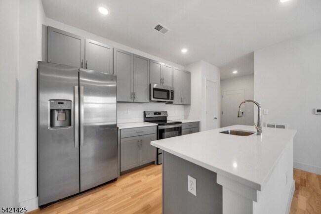 Building Photo - 1037 Amboy Ave