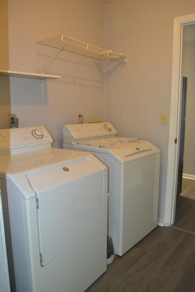 Building Photo - 3561 Sedona Loop