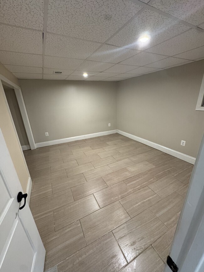 Building Photo - 628 Ingleside Ave