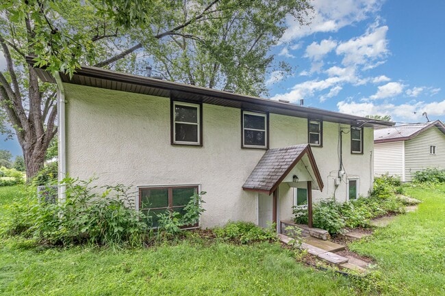 Building Photo - Spacious 5bed|2bath Home w/ Large Backyard...