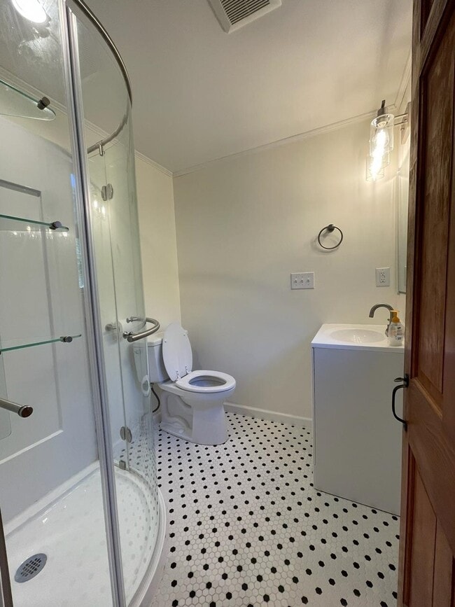 Building Photo - 13 Winhall Hollow Rd