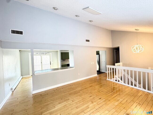 Building Photo - 8 Wildwood Rd