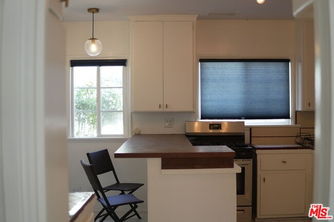 Building Photo - 1016 Palm Ave