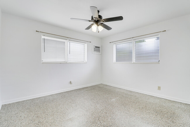 Building Photo - 117 E 25th St