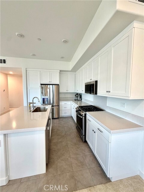 Building Photo - 2048 Hollyleaf Ter