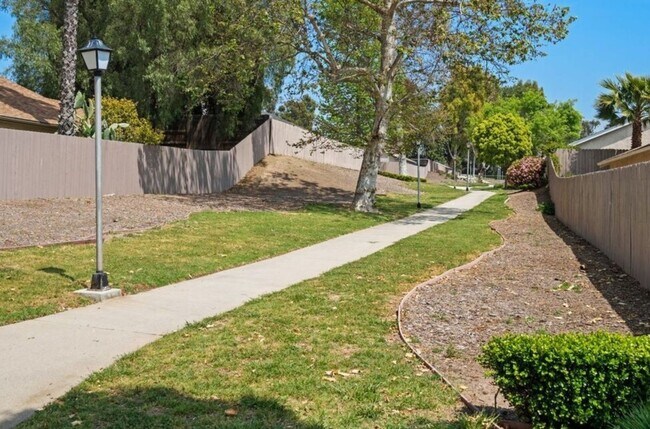 Building Photo - Updated - one story home in Moorpark's desirable Peach Hill neighborhood