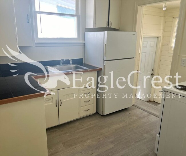 Building Photo - Recently Renovated One-Bedroom; One-Bath H...