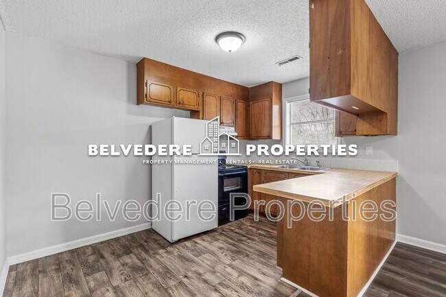 Building Photo - 2402 Markwood Ln SE